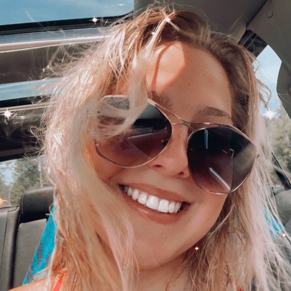 Meet your Posher, Leah - Picture 1 of 1